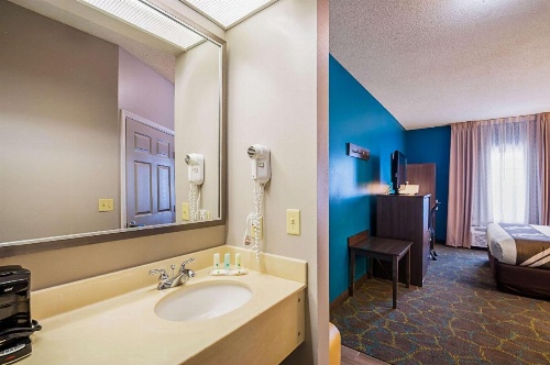 Quality Inn Harrisonburg I-81 image 23
